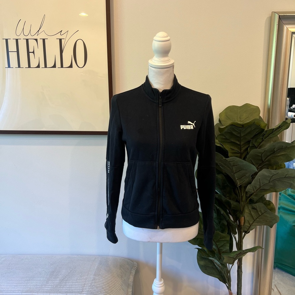 Puma Black Sweatshirt Sleek Minimalist Design